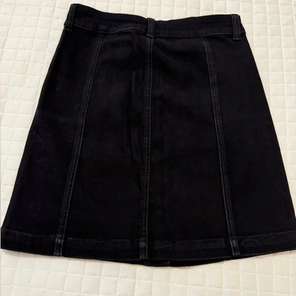 Black Button-Front Mini Skirt - Picture 2 of 6